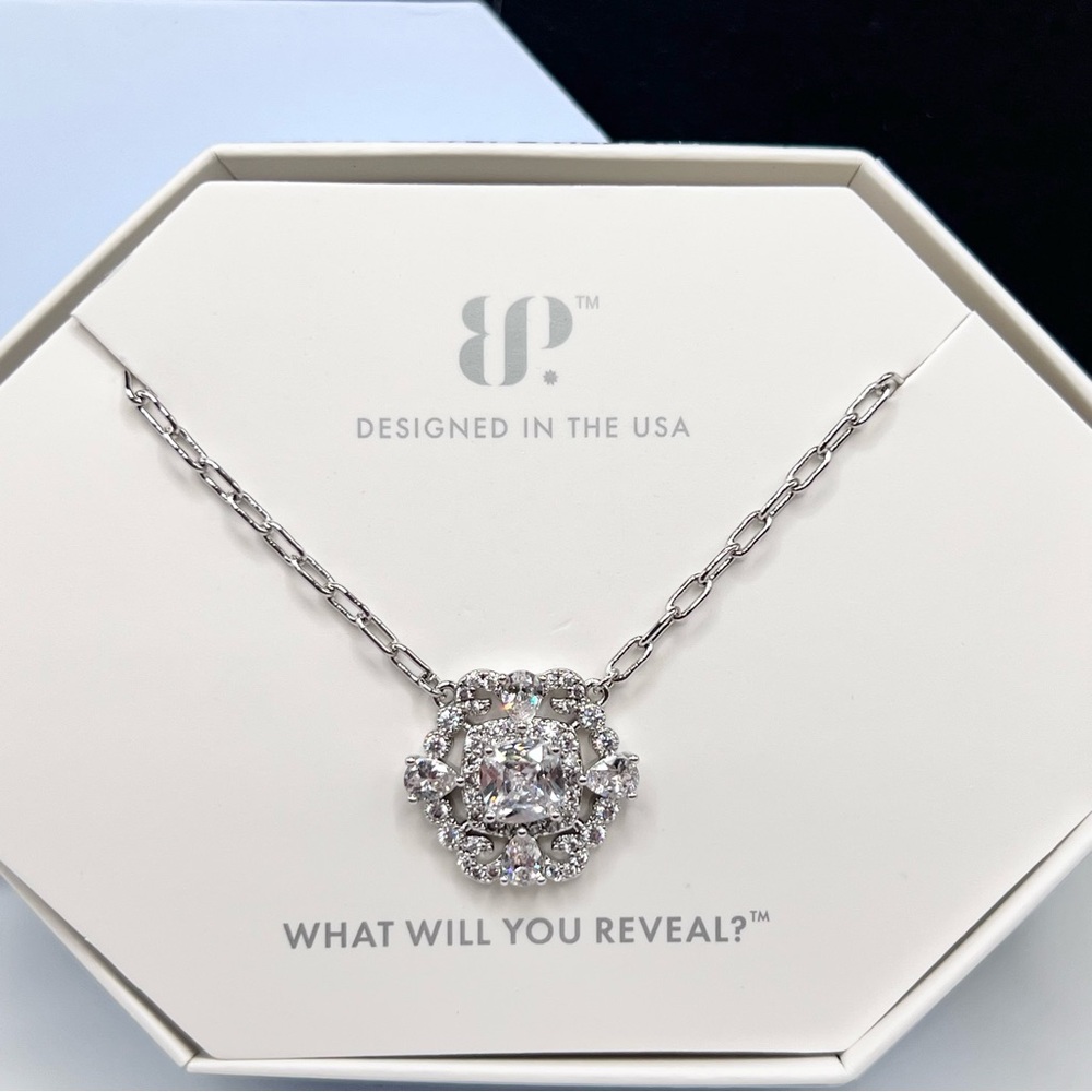 Bomb Party BP Necklace Snowflake Goddess